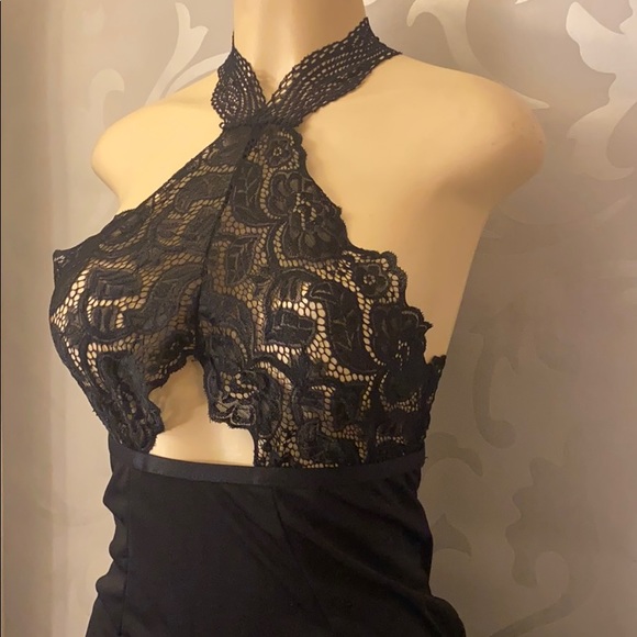 🖤Black Lace Cut Out Halter Mini - Picture 4 of 4